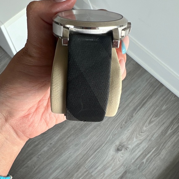 100% authentic men’s Burberry watch - Picture 4 of 5